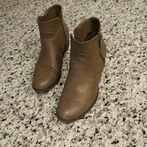 Unisa "Patsie" ankle booties